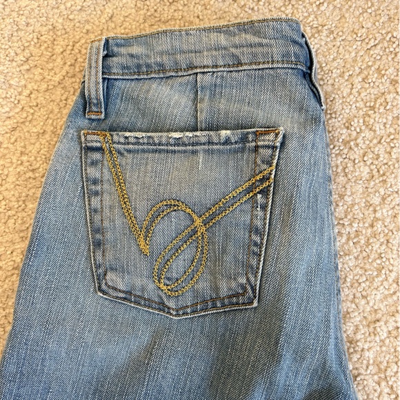 BEBE Women Mid RISE STRAIGHT LEG DISTRESSED CROP DENIM JEANS CAPRI 28 Light Wash - Picture 10 of 10